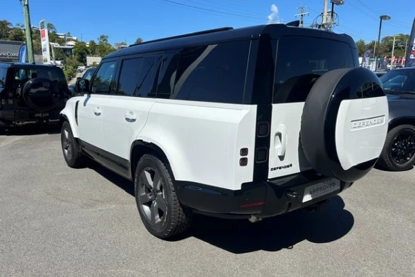 2026 Land Rover Defender L663 130 D350 X-Dynamic SE SUV Image 4