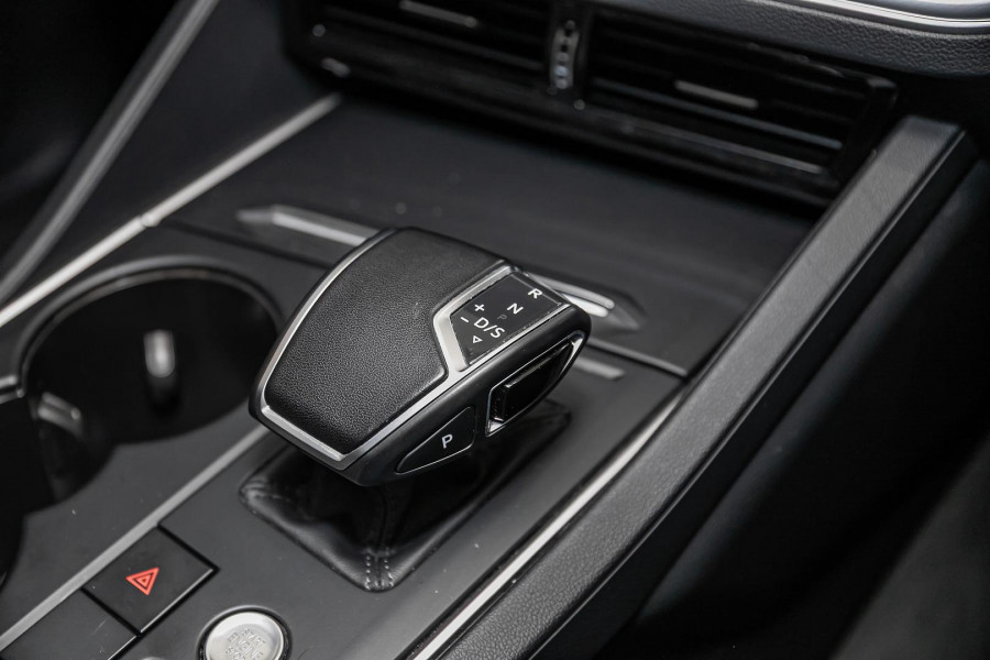 2022 Volkswagen Touareg CR 170TDI SUV Image 27