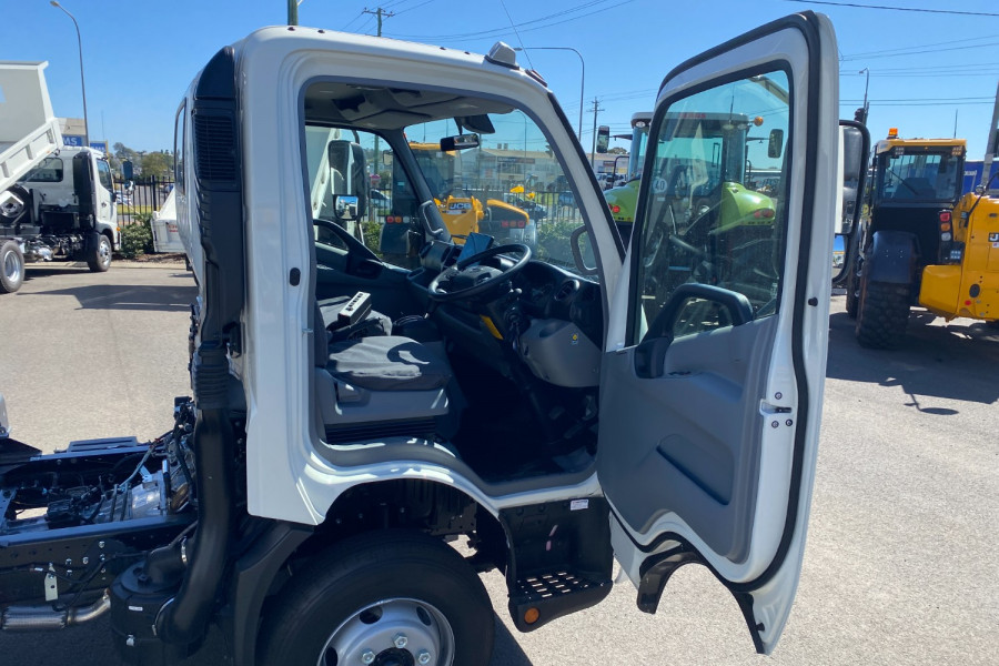 2024 Hino 921 Hook Lift 300-Series Tipping Tray Image 11