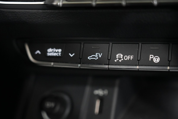 2025 Audi Q5 FY 55 TFSI e S Line SUV Image 23