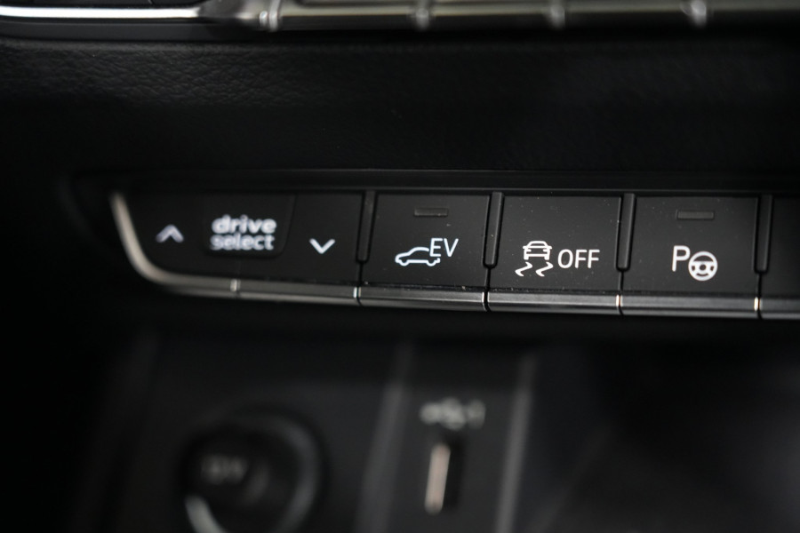 2025 Audi Q5 FY 55 TFSI e S Line SUV Image 23