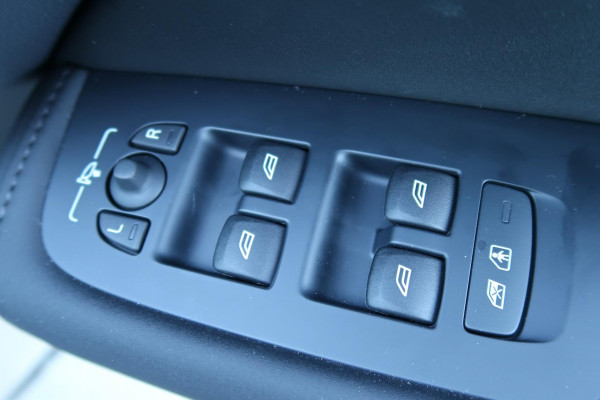 2025 MY26 Volvo XC60 UZ Plus T8 Plug-in Hybrid Dark SUV Image 19