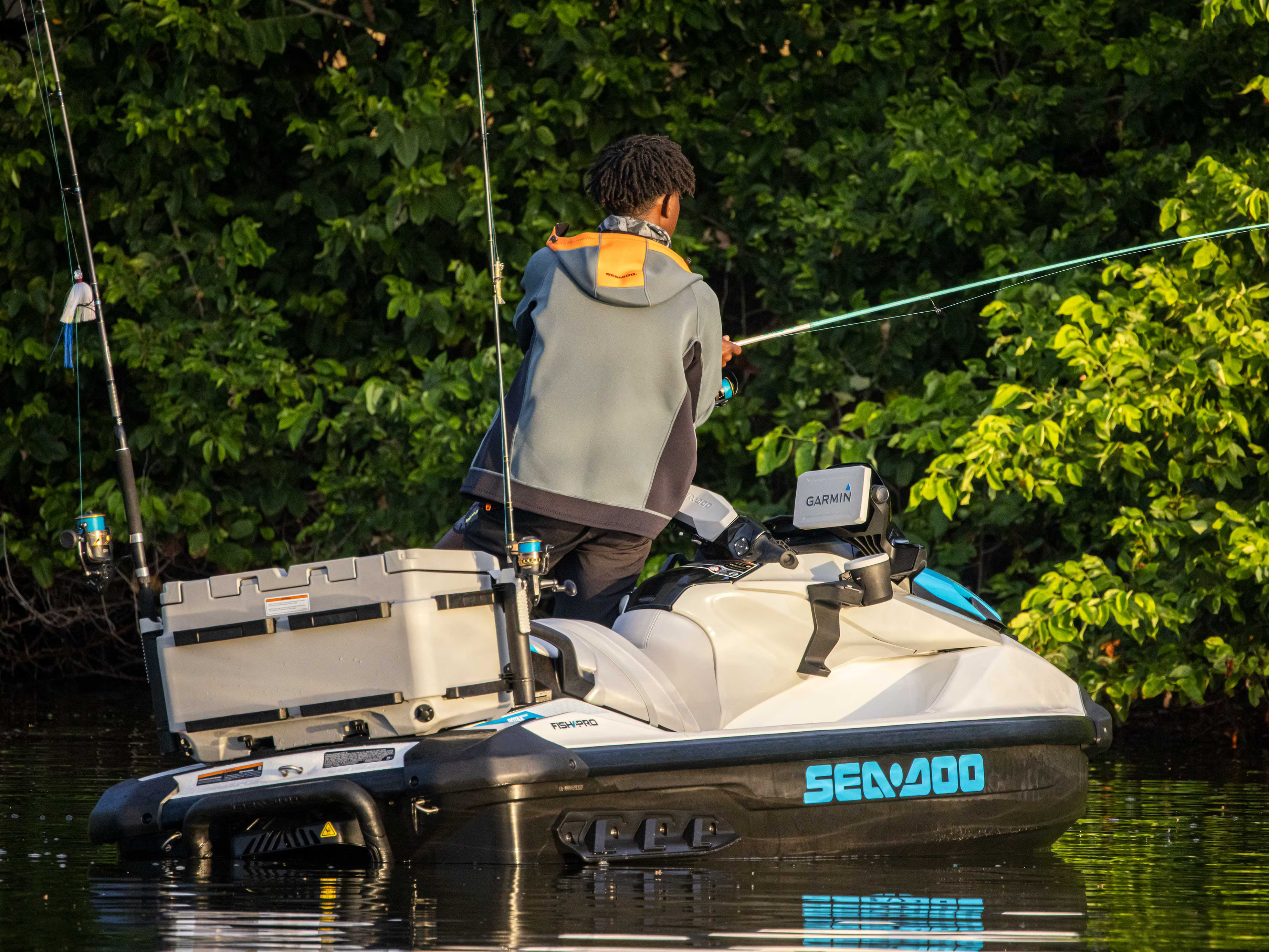 LinQ Fishing Cooler Image