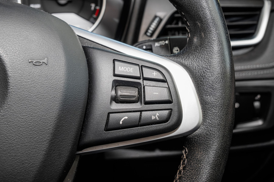 2015 BMW 2 Series 220i Sport Line Hatch Image 12