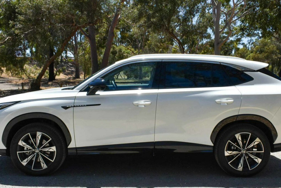 2024 MY25 MG HS AS33 Essence SUV Image 8