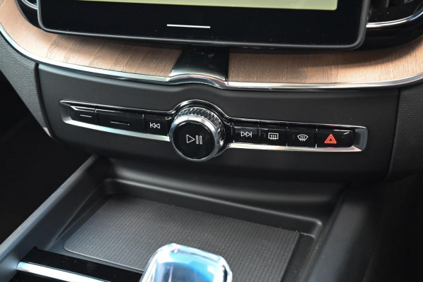 2026 Volvo XC60 UZ Ultra B5 Dark SUV Image 14