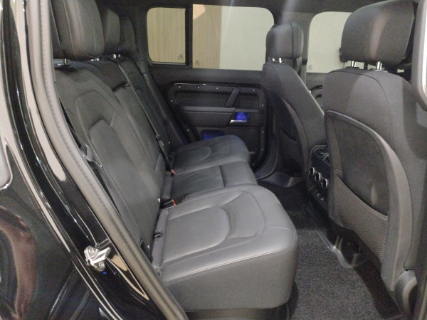 2024 MY25 Land Rover Defender L663 110 P525 V8 SUV image 10