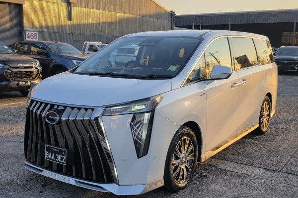 2026 GAC M8 PHEV  Luxury People Mover Image 3