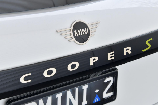 2026 MINI Cooper J01 SE Favoured Hatch image 28