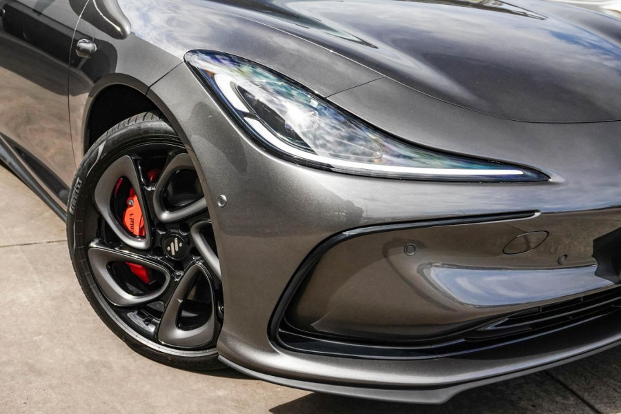 2025 MG IM5 P12L Performance Hatch Image 24