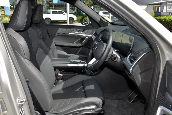 2025 BMW iX1 U11 eDrive20 xLine SUV image 6
