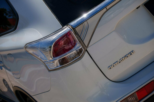 2014 MY14.5 Mitsubishi Outlander ZJ ES Wagon Image 7