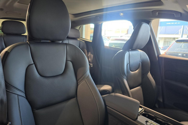 2026 Volvo XC60 UZ Ultra T8 Plug-in Hybrid Dark SUV Image 13