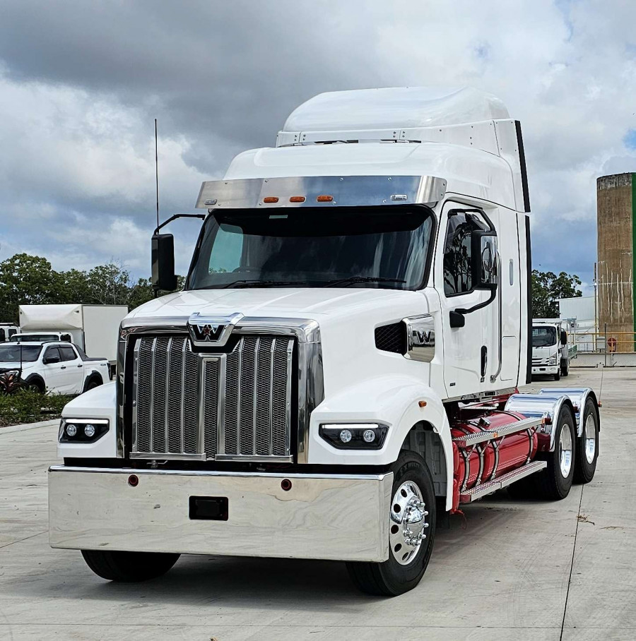 2024 Western Star 48x Cab Chassis Image 3