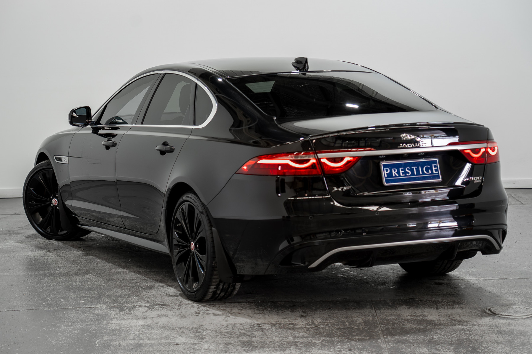 2022 Jaguar Xf P300 R-Dynamic Hse (221kw) Sedan Image 8