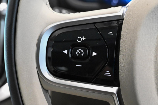 2026 Volvo XC90 L Series Ultra B5 Dark SUV Image 17