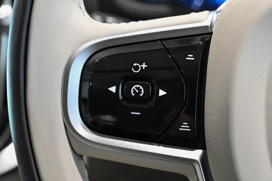 2026 Volvo XC90 L Series Ultra B5 Dark SUV Image 17