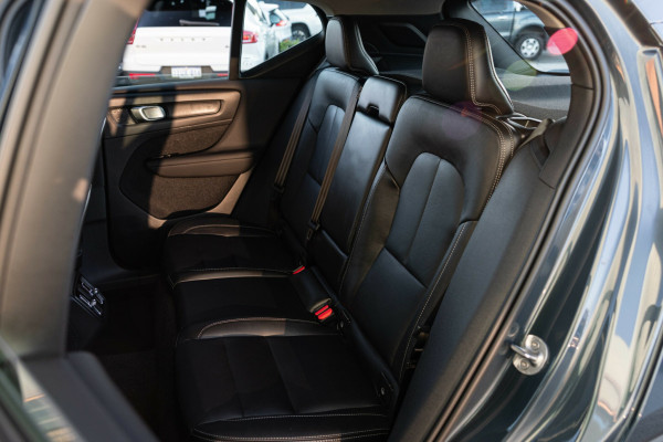 2025 Volvo XC40 XZ Plus B4 SUV Image 5