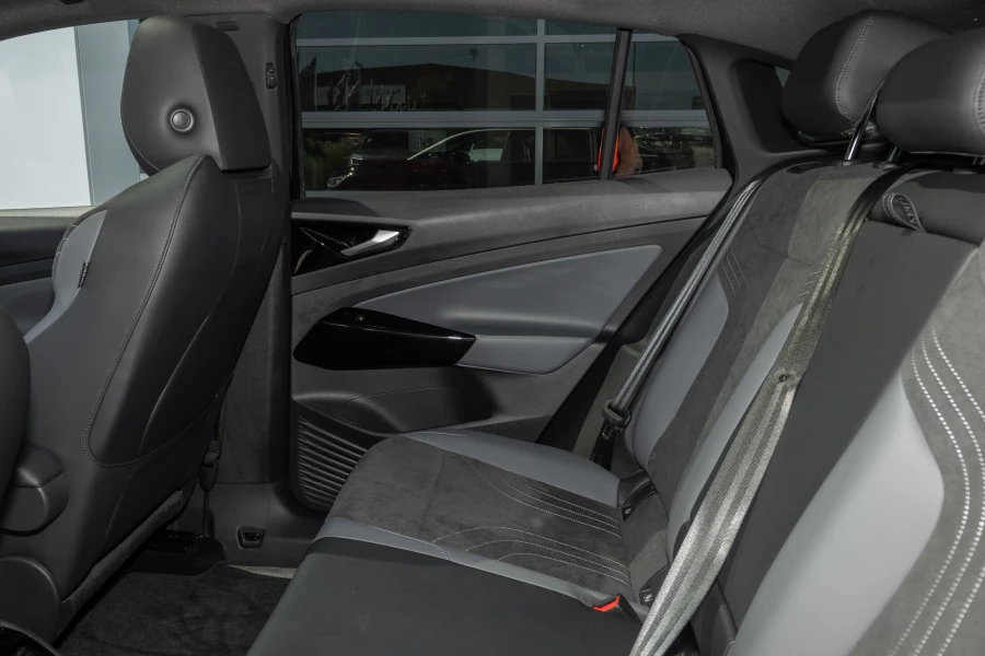 2025 Volkswagen ID. 5 E2 Pro SUV Image 9