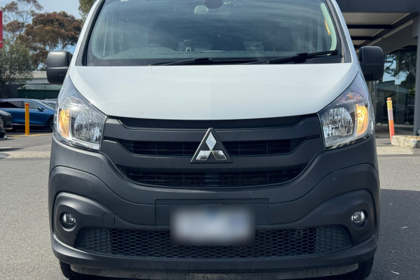 2022 Mitsubishi Express SN GLX+ Van Image 3