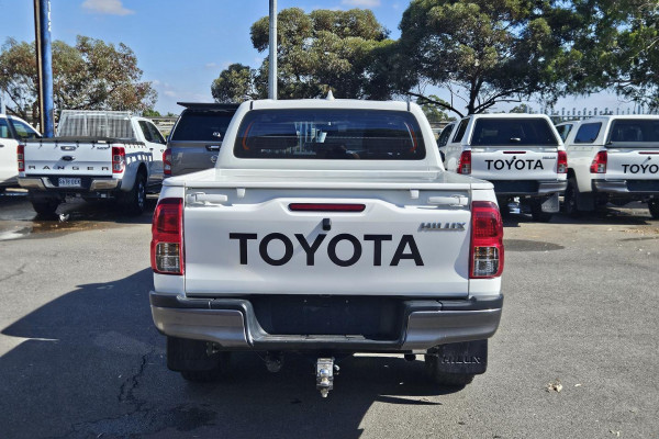 2022 Toyota HiLux GUN126R SR Double-Cab Pick-Up Image 6