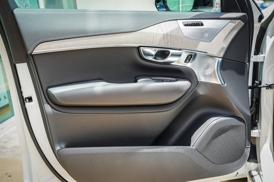 2024 MY25 Volvo XC90 L Series Ultra T8 Plug-In Hybrid SUV Image 33