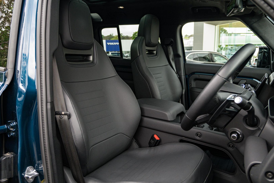 2026 Land Rover Defender L663 110 P635 OCTA SUV