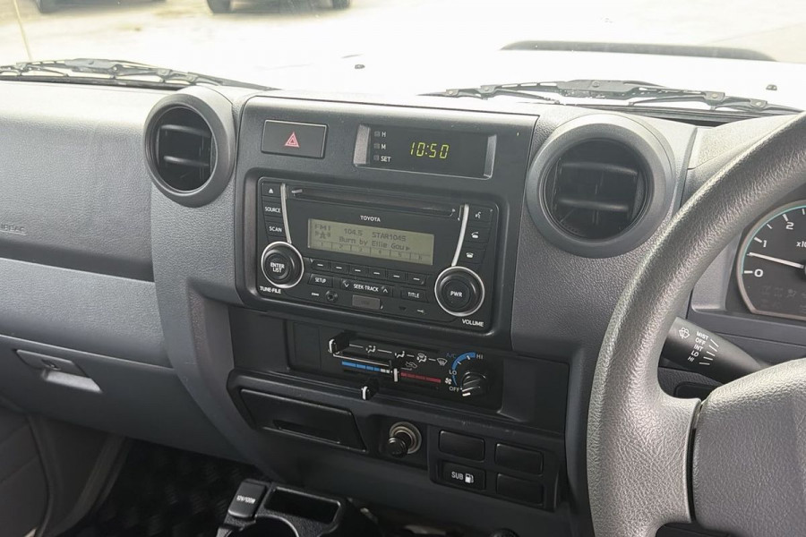 2013 Toyota LandCruiser VDJ76R GX Cab Chassis Image 20