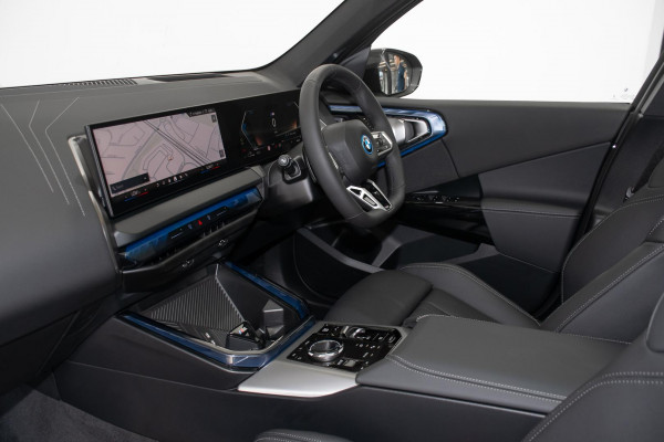 2026 BMW X3 G45 30e xDrive SUV image 8