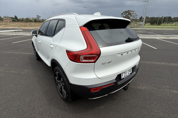 2020 Volvo XC40 XZ T4 Inscription SUV Image 6