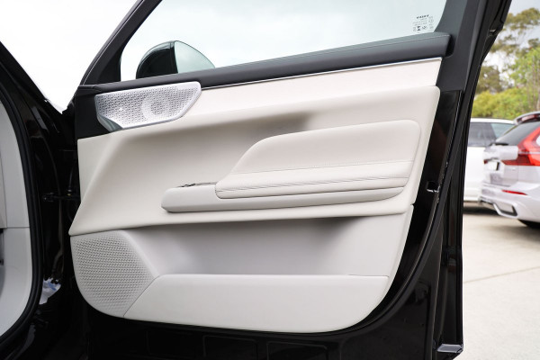 2026 Volvo ES90  Ultra Single Motor Sedan Image 12