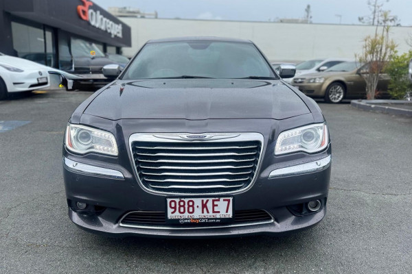 2015 MY14 Chrysler 300 LX C Sedan Image 3