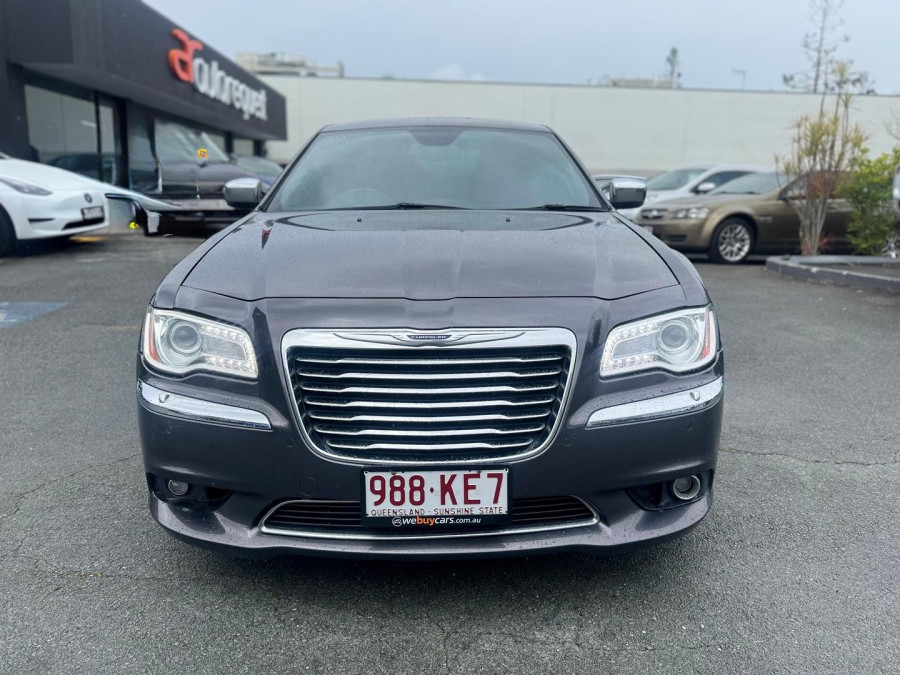 2015 MY14 Chrysler 300 LX C Sedan Image 3