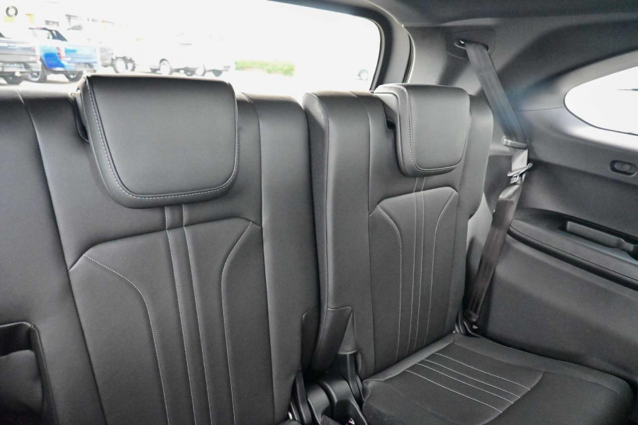 2025 Isuzu MU-X RJ LS-T SUV Image 9