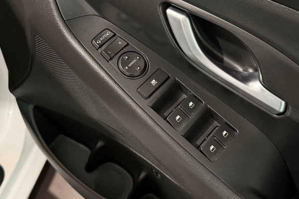 2017 MY18 Hyundai i30 PD SR Hatch Image 10