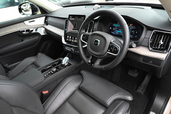 2026 Volvo XC90 L Series Ultra B5 Dark SUV image 5