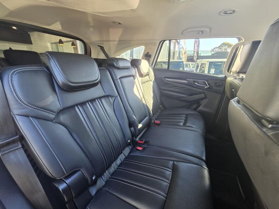 2023 Isuzu MU-X RJ LS-T SUV Image 12
