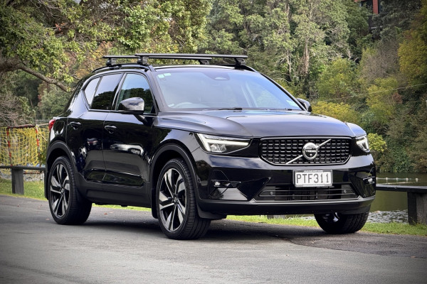 2023 Volvo XC40 XZ Ultimate B5 Dark SUV Image 11