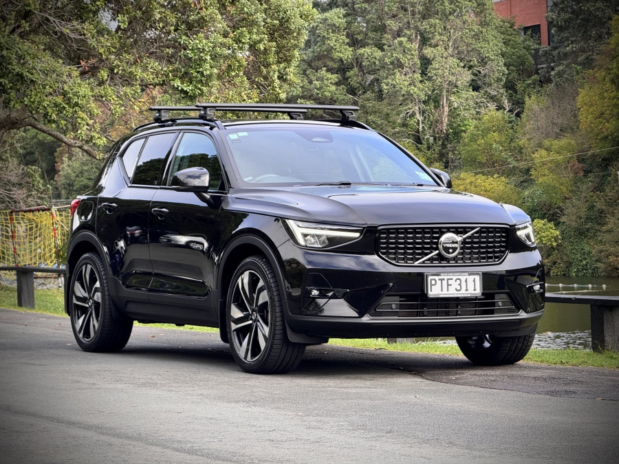2023 Volvo XC40 XZ Ultimate B5 Dark SUV Image 11