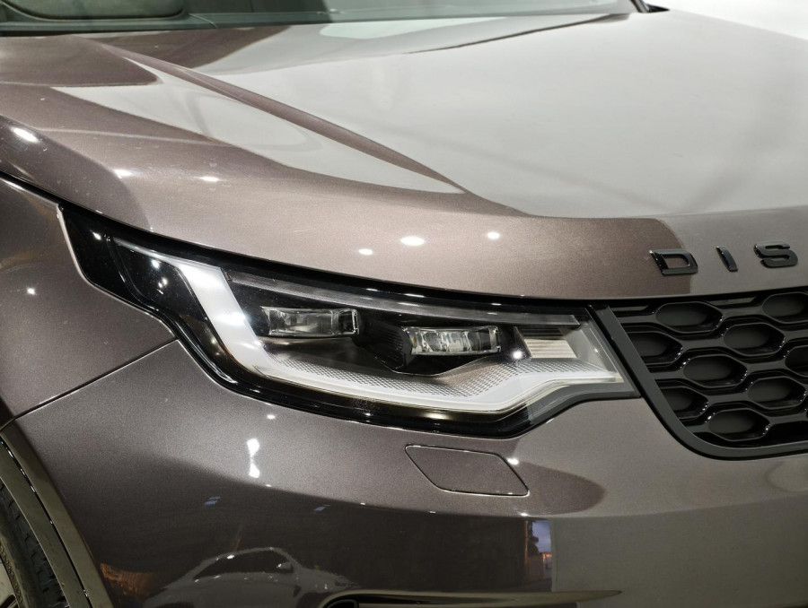 2025 Land Rover Discovery Series 5 D350 Dynamic SE SUV Image 18