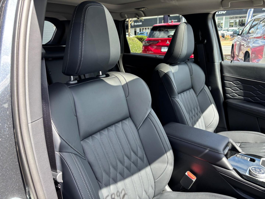 2025 Mitsubishi Outlander ZM Exceed SUV Image 17