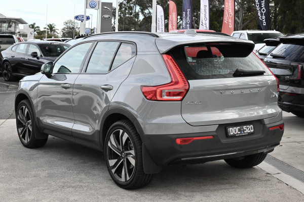 2025 Volvo XC40 XZ Ultra B4 Bright SUV Image 4