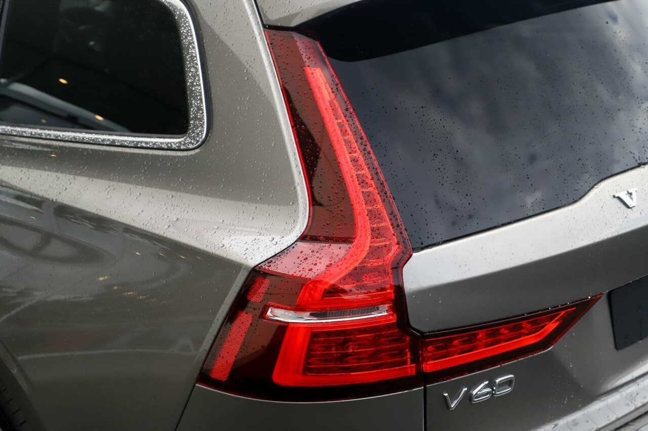 2019 MY20 Volvo V60 F-Series T5 Momentum Wagon Image 19
