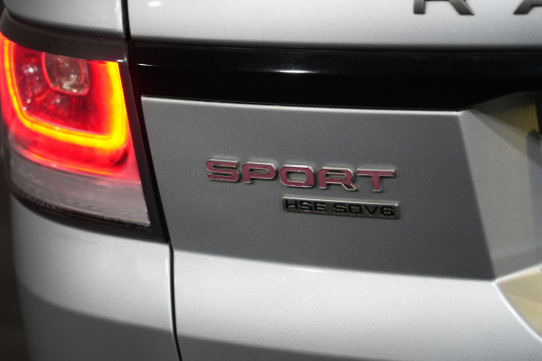 2015 Land Rover Range Rover Sport SDV6 HSE Dynamic SUV image 9