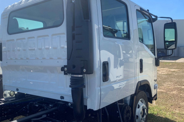 2026 Isuzu NPR Cab Chassis Image 3