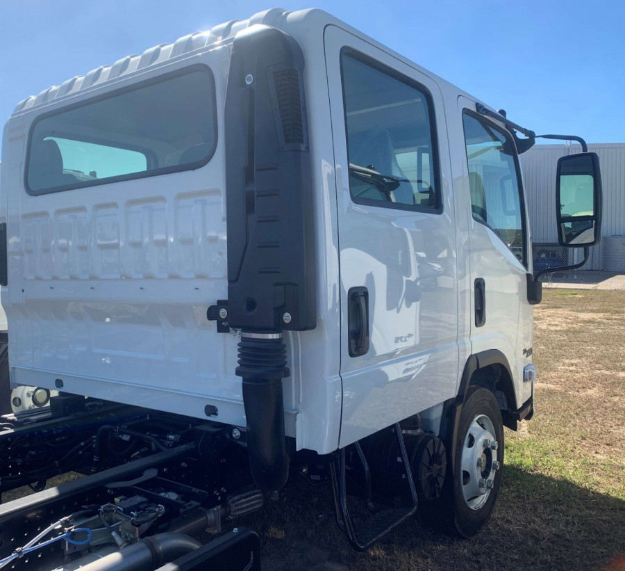 2026 Isuzu NPR Cab Chassis Image 3
