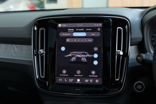 2025 MY26 Volvo XC40 XZ Ultra B4 Bright SUV Image 27