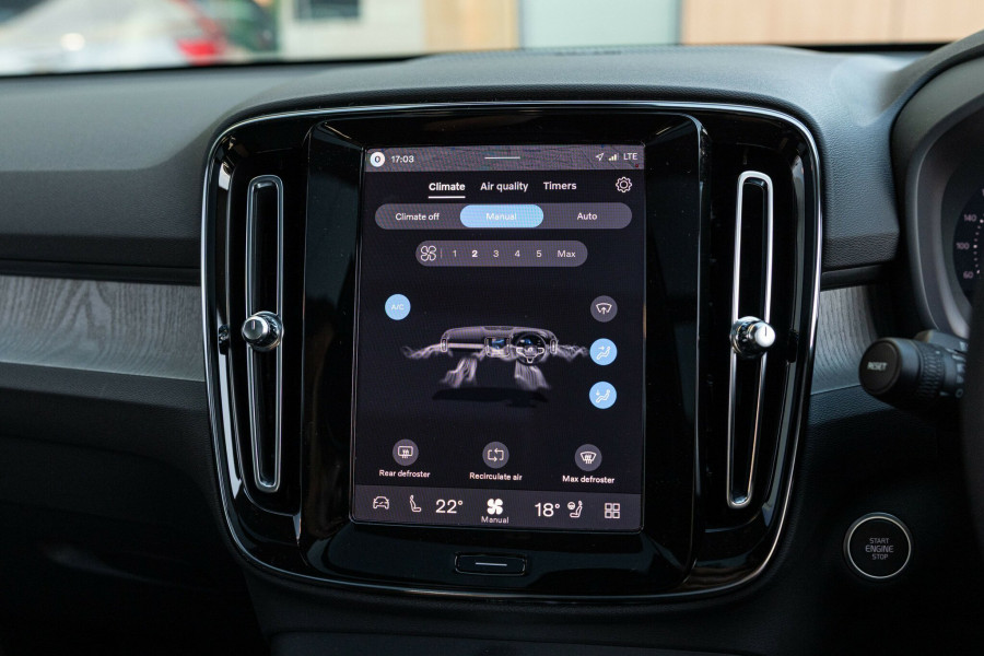 2025 MY26 Volvo XC40 XZ Ultra B4 Bright SUV Image 27