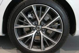 2017 Volvo S90 P Series T5 Momentum Sedan