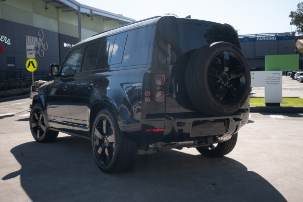 2026 Land Rover Defender L663 110 D350 X-Dynamic HSE SUV image 2
